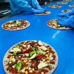 [중앙일보] 칼로리·원가 다 잡았다…’치즈 없는 피자’ 공 들이는 까닭